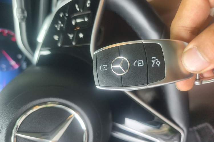 Used Mercedes-Benz GLE 2024 Refreshed GLE 350 4MATIC Stylish Edition Vehicle Key