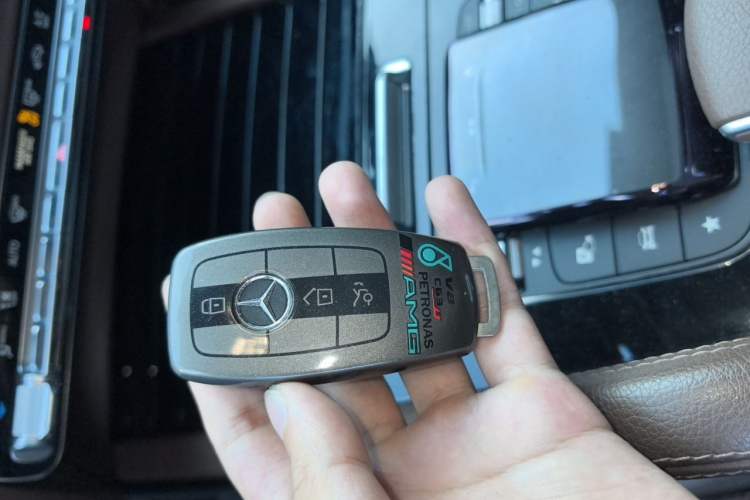 Used Mercedes-Benz GLE 2024 Refreshed GLE 350 4MATIC Stylish Edition Vehicle Key