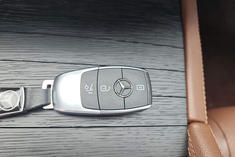 Used Mercedes-Benz GLE 2024 GLE 450 4MATIC Luxury Model Vehicle Key