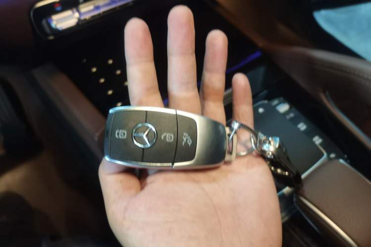 Used Mercedes-Benz GLE 2024 Refreshed GLE 350 4MATIC Stylish Edition Vehicle Key
