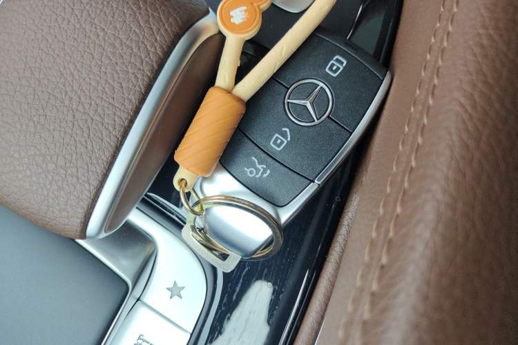 Used Mercedes-Benz GLE 2024 Refreshed GLE 350 4MATIC Stylish Edition Vehicle Key