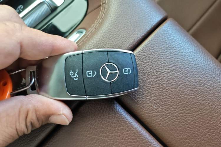 Used Mercedes-Benz GLE 2024 Refreshed GLE 350 4MATIC Stylish Edition Vehicle Key