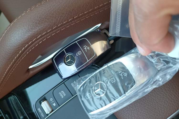 Used Mercedes-Benz GLE 2024 Refreshed GLE 350 4MATIC Stylish Edition Vehicle Key