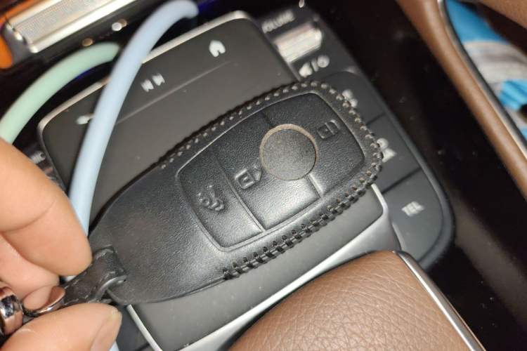 Used Mercedes-Benz GLE 2024 Refreshed GLE 350 4MATIC Stylish Edition Vehicle Key