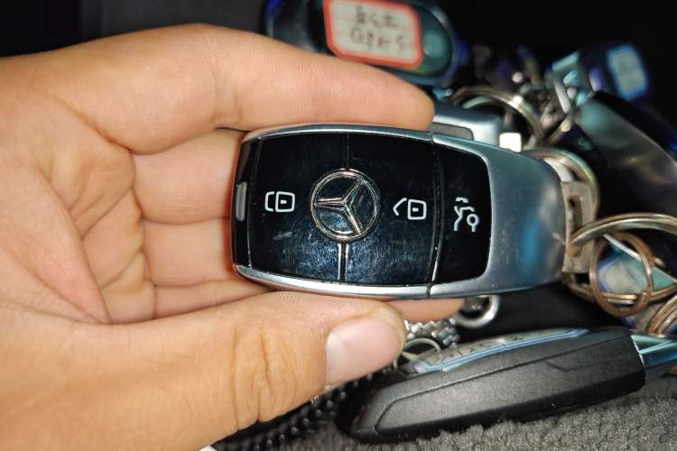 Used Mercedes-Benz GLE 2024 Refreshed GLE 350 4MATIC Stylish Edition Vehicle Key