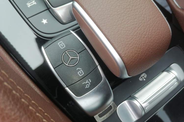 Used Mercedes-Benz GLE 2024 Refreshed GLE 350 4MATIC Stylish Edition Vehicle Key