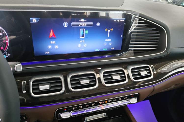 Used Mercedes-Benz GLE 2024 Refreshed GLE 350 4MATIC Stylish Edition Audio And AC Panel