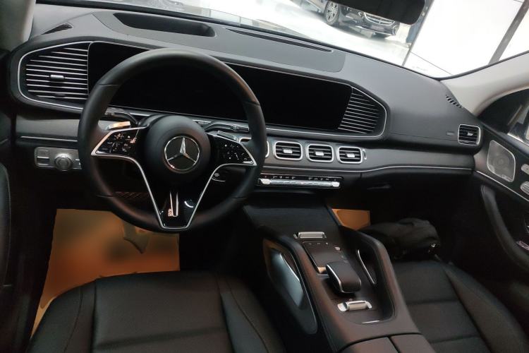 Used Mercedes-Benz GLE 2024 GLE 450 4MATIC Luxury Model Center Console