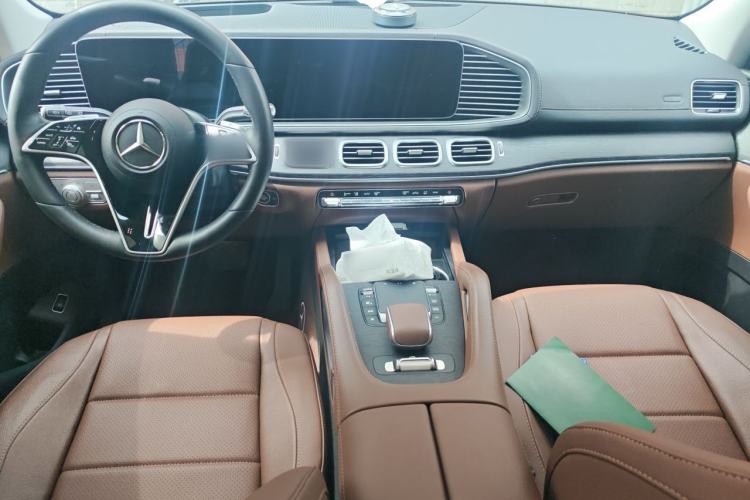 Used Mercedes-Benz GLE 2024 GLE 450 4MATIC Luxury Model Center Console