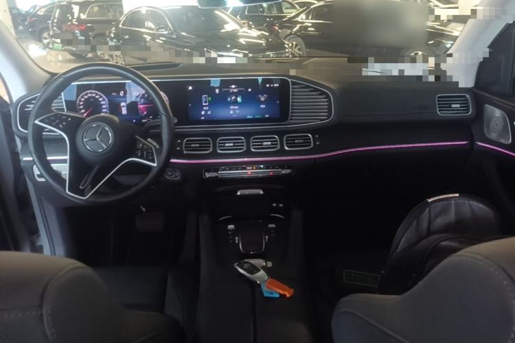 Used Mercedes-Benz GLE 2024 GLE 450 4MATIC Luxury Model Center Console