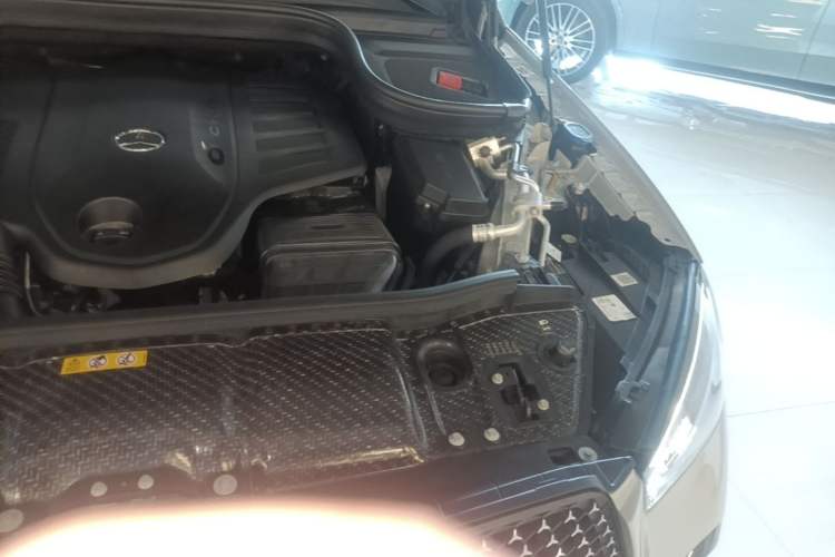 Used Mercedes-Benz GLE 2024 GLE 450 4MATIC Luxury Model Engine Bay Left
