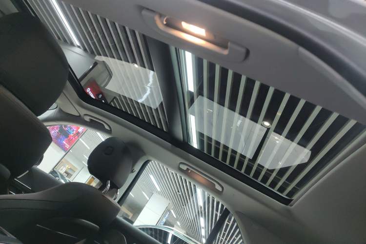 Used Mercedes-Benz GLE 2024 GLE 450 4MATIC Luxury Model Headliner