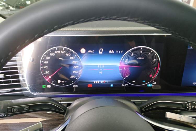 Used Mercedes-Benz GLE 2024 Refreshed GLE 350 4MATIC Stylish Edition Instrument Cluster