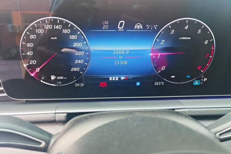 Used Mercedes-Benz GLE 2024 GLE 450 4MATIC Luxury Model Odometer Close Up