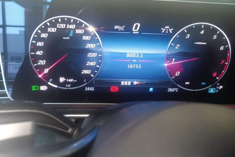Used Mercedes-Benz GLE 2024 GLE 450 4MATIC Luxury Model Odometer Close Up