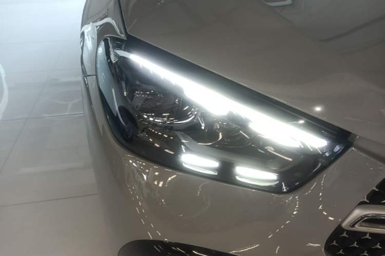 Used Mercedes-Benz GLE 2024 GLE 450 4MATIC Luxury Model Right Front Headlight
