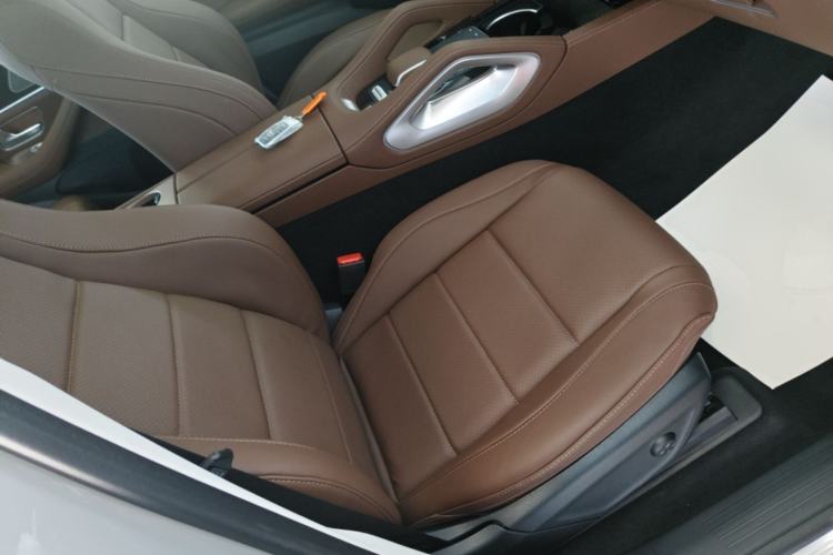 Used Mercedes-Benz GLE 2024 Refreshed GLE 350 4MATIC Stylish Edition Right Front Seat