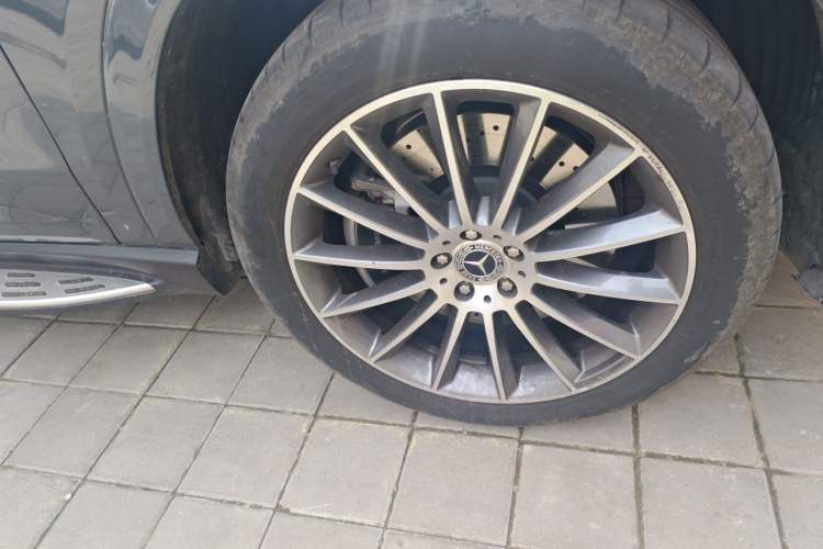 Used Mercedes-Benz GLE 2024 GLE 450 4MATIC Luxury Model Right Front Wheel Hub