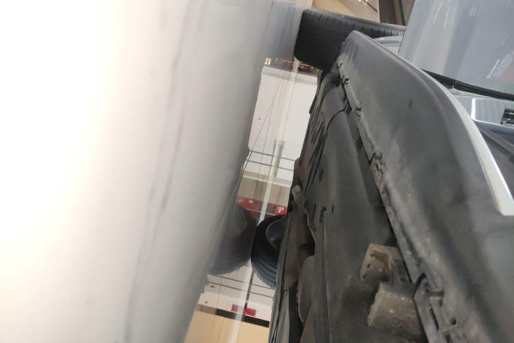 Used Mercedes-Benz GLE 2024 GLE 450 4MATIC Luxury Model Right Side Sill
