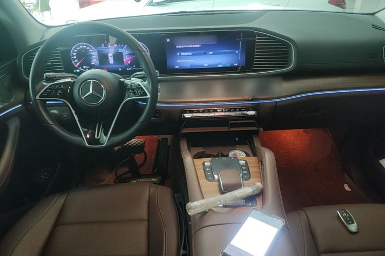 Used Mercedes-Benz GLE 2024 GLE 450 4MATIC Stylish Model Center Console