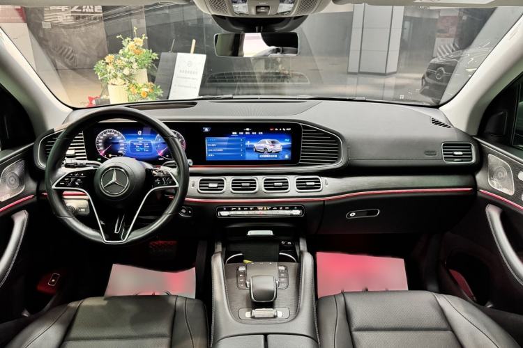 Used Mercedes-Benz GLE 2024 GLE 450 4MATIC Luxury Model Interior 1