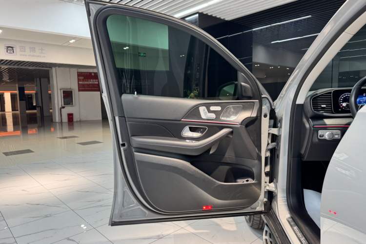 Used Mercedes-Benz GLE 2024 GLE 450 4MATIC Luxury Model Interior 10