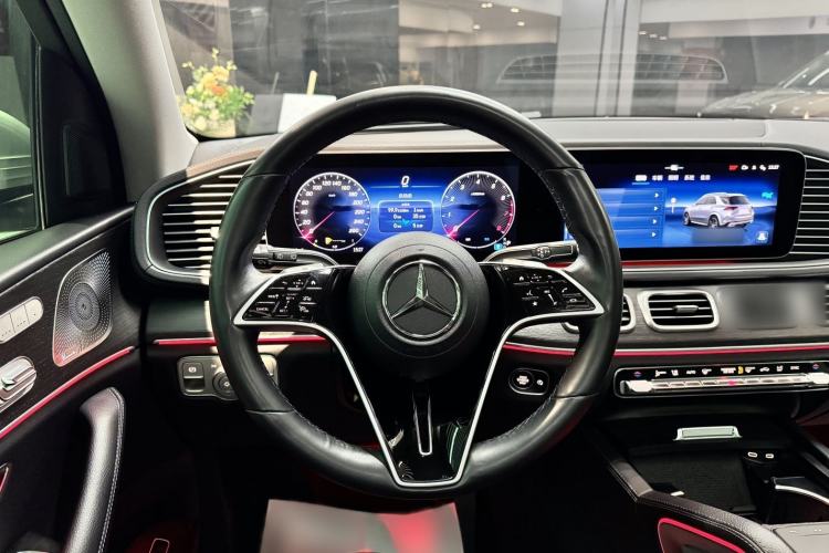 Used Mercedes-Benz GLE 2024 GLE 450 4MATIC Luxury Model Interior 2
