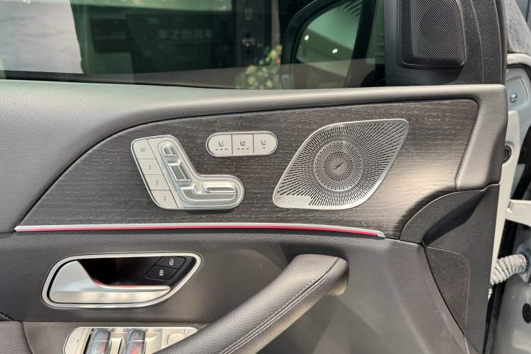 Used Mercedes-Benz GLE 2024 GLE 450 4MATIC Luxury Model Interior 9