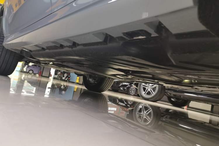 Used Mercedes-Benz GLE 2024 Refreshed GLE 350 4MATIC Stylish Edition Left Side Sill