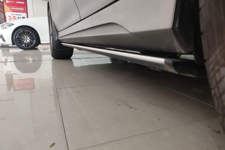 Used Mercedes-Benz GLE 2024 GLE 450 4MATIC Stylish Model Left Side Sill
