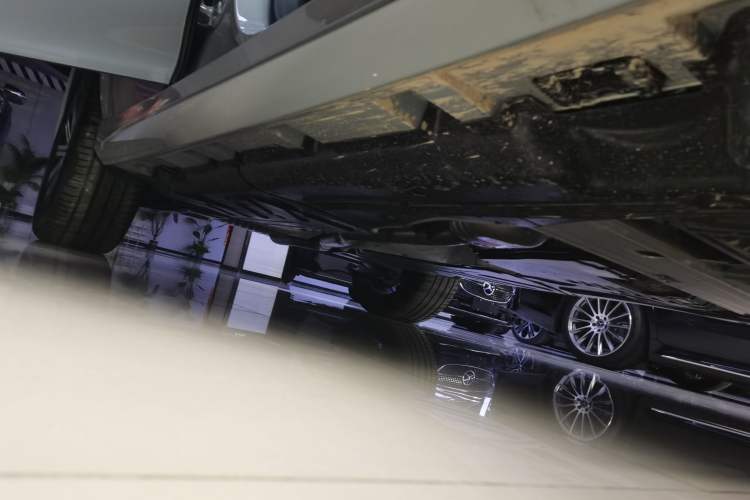 Used Mercedes-Benz GLE 2024 Refreshed GLE 350 4MATIC Stylish Edition Right Side Sill