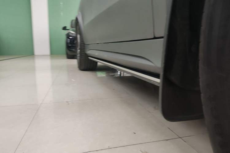 Used Mercedes-Benz GLE 2024 GLE 450 4MATIC Stylish Model Right Side Sill