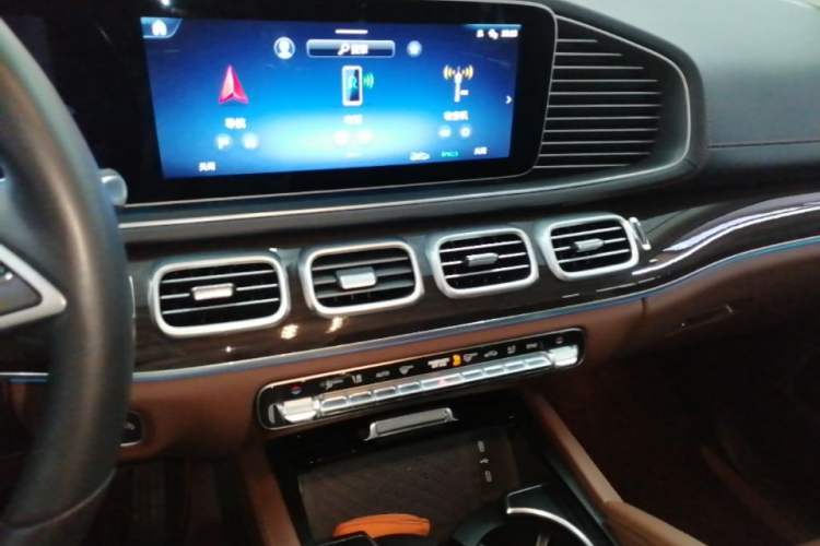 Used Mercedes-Benz GLE 2025 GLE 350 4MATIC Stylish Model Audio And AC Panel