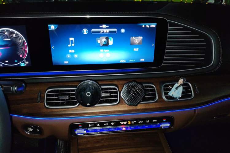 Used Mercedes-Benz GLE 2025 GLE 450 4MATIC Fashion Edition Audio And AC Panel