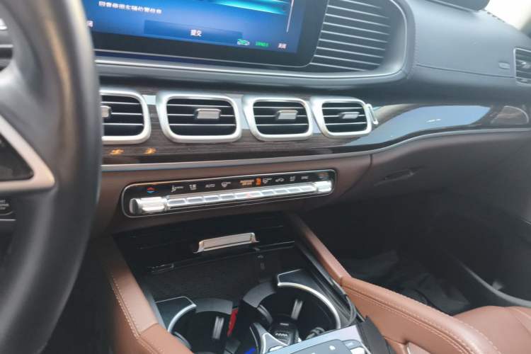 Used Mercedes-Benz GLE 2025 GLE 350 4MATIC Stylish Model Audio And AC Panel