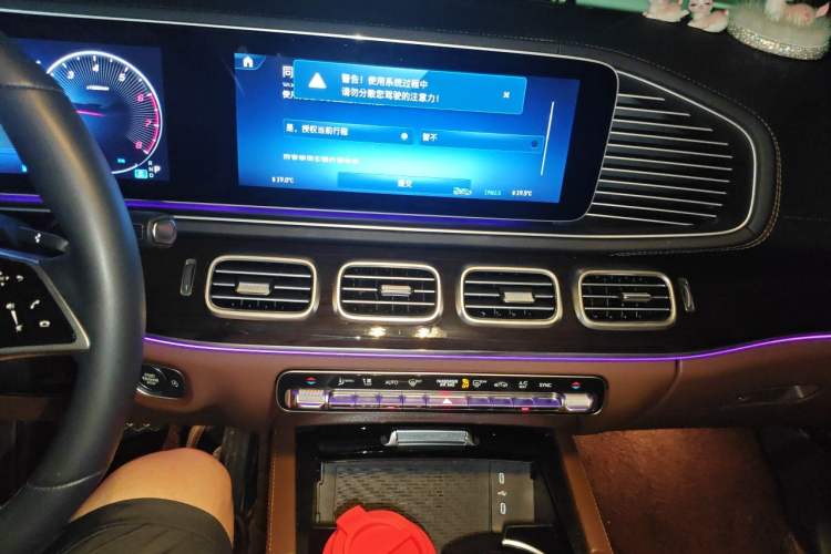Used Mercedes-Benz GLE 2025 GLE 350 4MATIC Stylish Model Audio And AC Panel
