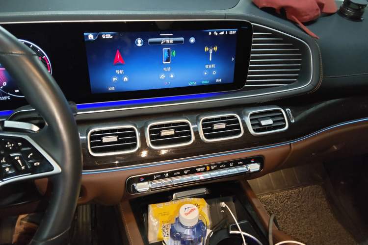 Used Mercedes-Benz GLE 2025 GLE 350 4MATIC Stylish Model Audio And AC Panel