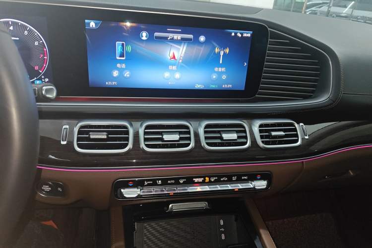 Used Mercedes-Benz GLE 2025 GLE 350 4MATIC Stylish Model Audio And AC Panel