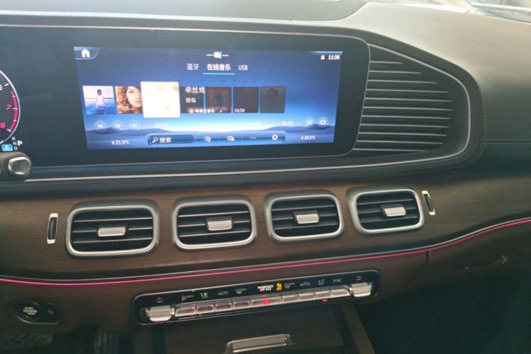 Used Mercedes-Benz GLE 2025 GLE 450 4MATIC Fashion Edition Audio And AC Panel