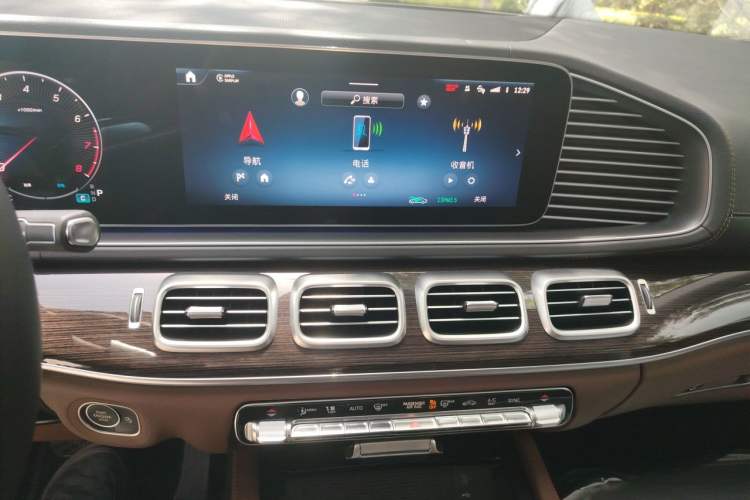 Used Mercedes-Benz GLE 2025 GLE 350 4MATIC Stylish Model Audio And AC Panel