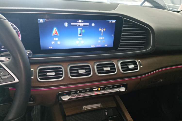 Used Mercedes-Benz GLE 2025 Facelift GLE 450 4MATIC Stylish Edition Audio And AC Panel