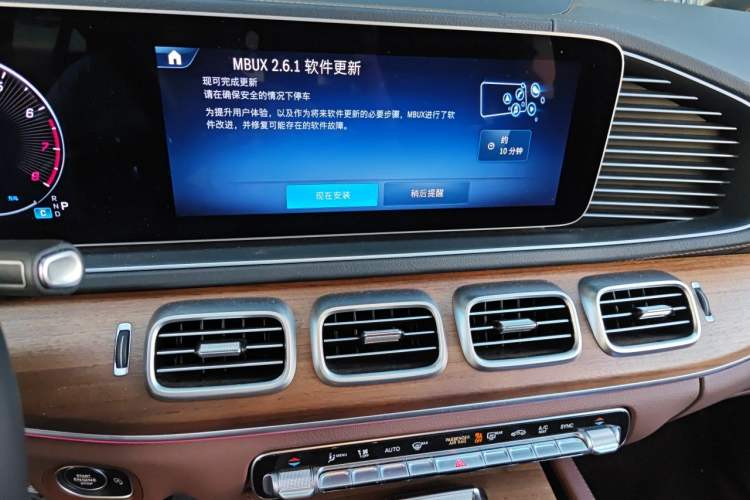 Used Mercedes-Benz GLE 2025 GLE 450 4MATIC Fashion Edition Audio And AC Panel