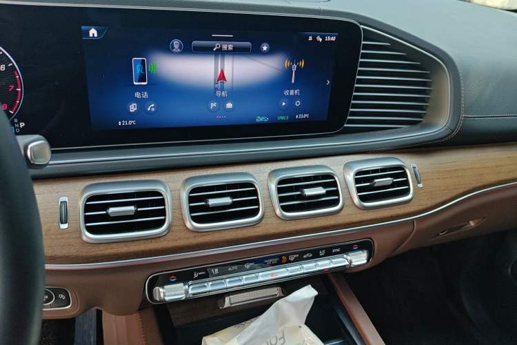 Used Mercedes-Benz GLE 2025 GLE 450 4MATIC Fashion Edition Audio And AC Panel