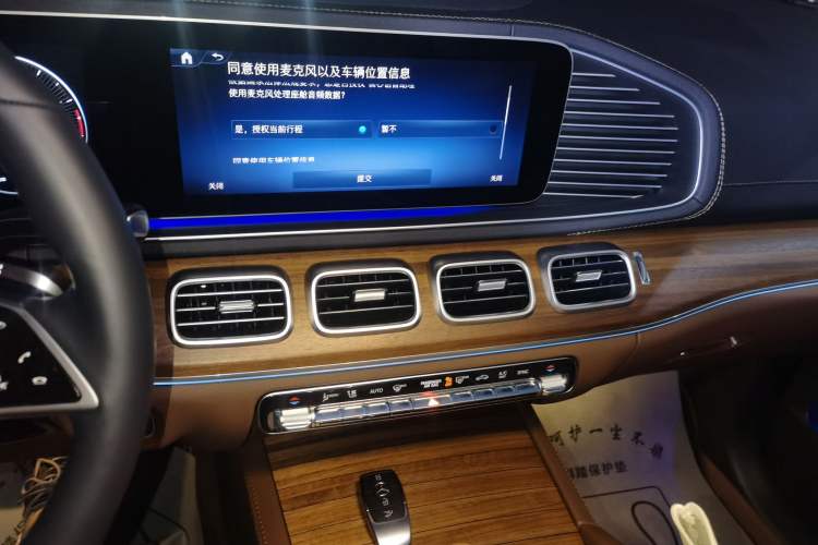 Used Mercedes-Benz GLE 2025 Facelift GLE 450 4MATIC Stylish Edition Audio And AC Panel