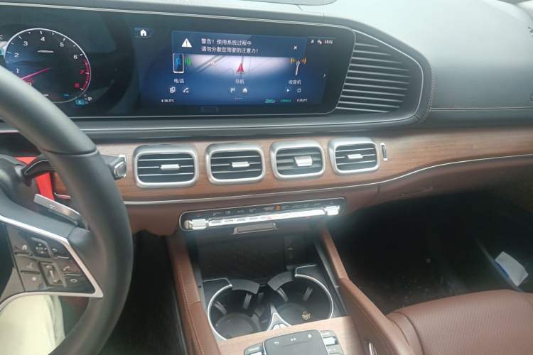 Used Mercedes-Benz GLE 2025 GLE 450 4MATIC Fashion Edition Audio And AC Panel