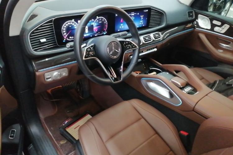 Used Mercedes-Benz GLE 2025 GLE 350 4MATIC Stylish Model Center Console