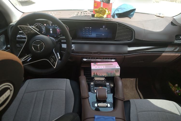 Used Mercedes-Benz GLE 2025 GLE 350 4MATIC Stylish Model Center Console