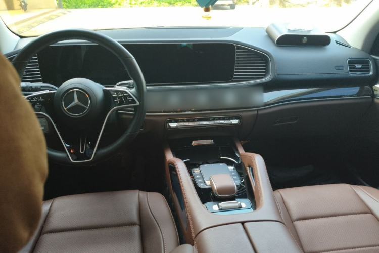 Used Mercedes-Benz GLE 2025 GLE 350 4MATIC Stylish Model Center Console