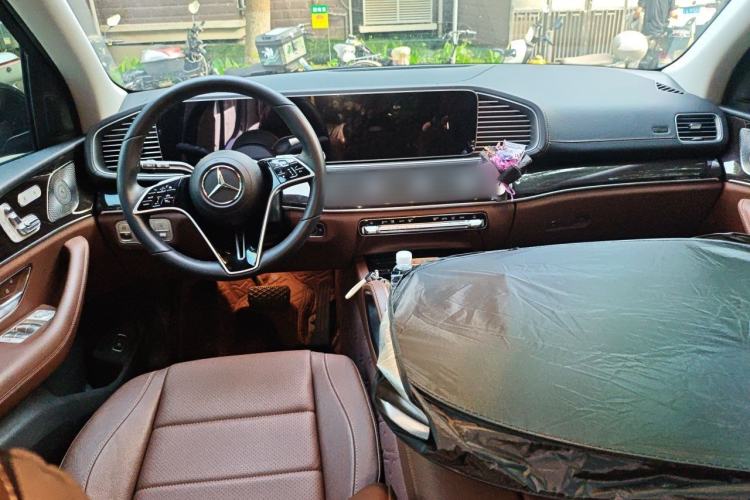 Used Mercedes-Benz GLE 2025 GLE 350 4MATIC Stylish Model Center Console