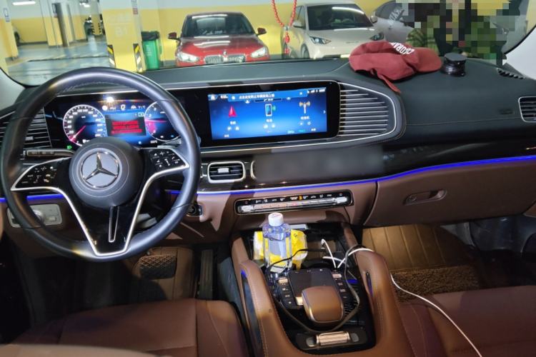 Used Mercedes-Benz GLE 2025 GLE 350 4MATIC Stylish Model Center Console